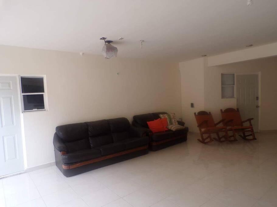 Habitacion 11 Independiente Con Mucha Privacidad ,Cerca Del Consulado , Cas , A 200 Mts Del Vado Del Rio Hermosillo Esterno foto